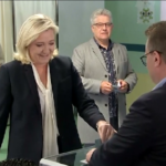 Ballottaggio presidenziali Francia, Marine Le Pen al seggio