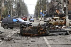 Ucraina, appello dell’Onu per Mariupol: “Tregua immediata”. Kiev: “Fallito corridoio umanitario”. Blinken: “Ispirati da resilienza ortodossi contro Putin”