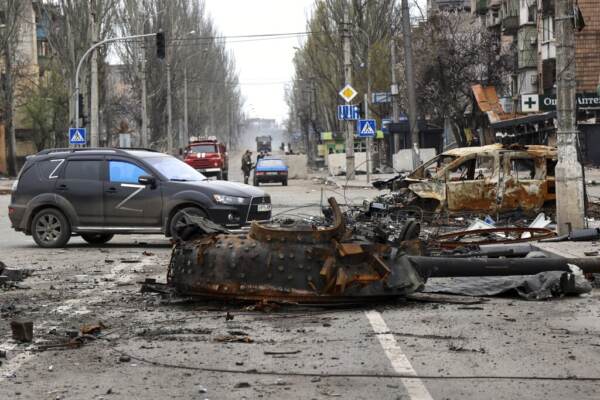 Ucraina, appello dell’Onu per Mariupol: “Tregua immediata”. Kiev: “Fallito corridoio umanitario”. Blinken: “Ispirati da resilienza ortodossi contro Putin”
