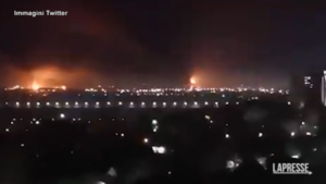 Ucraina, a fuoco deposito russo vicino al confine