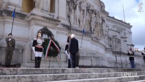 25 aprile: Mattarella depone corona alloro ad Altare della Patria