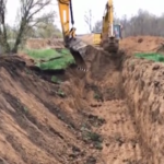 Ucraina, a Zaporizhzhia si scavano trincee