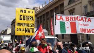 25 aprile, contestazioni a Milano: “Fuori dal corteo la Nato assassina”