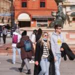 Covid: verso proroga mascherine sui mezzi e in uffici, governo ancora prudente