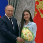 Russia: Putin premia atleti olimpici, elogio alla pattinatrice Kamila Valieva