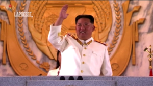 Corea Nord, Kim Jong Un: “Potenziare armi nucleari sia in qualità che in numeri”
