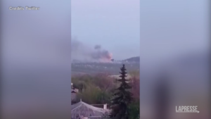 Ucraina, in fiamme deposito di munizioni vicino a Belgorod in Russia