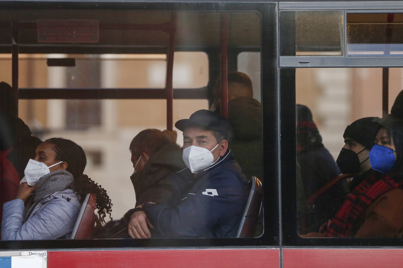 Covid: ok da Cdm a proroga mascherine su mezzi pubblici e Rsa Covid: ok da Cdm a proroga mascherine su mezzi pubblici e Rsa