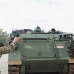 Ucraina, la Guardia Nazionale Usa invia carri armati a Kiev