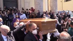 Funerali Assunta Almirante, l’ultimo omaggio di politici e gente comune