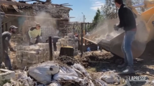 Ucraina, a Zaporizhzhia un missile colpisce area residenziale