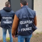 Torino, Gdf sequestra accessori di telefonia mobile falsi
