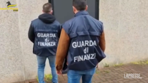 Torino, Gdf sequestra accessori di telefonia mobile falsi