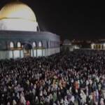 Gerusalemme, 250mila musulmani celebrano la Notte del destino alla moschea di Al-Aqsa