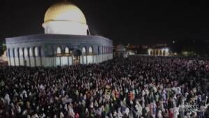 Gerusalemme, 250mila musulmani celebrano la Notte del destino alla moschea di Al-Aqsa