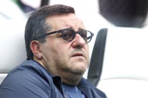 Zangrillo: “Raiola sta combattendo, indignato dalle voci sulla sua morte”. Poi un tweet dall’account dell’agente: “Arrabbiato, mi hanno ucciso per la seconda volta in 4 mesi”