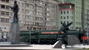 Russia: le prove della parata, armi pesanti per le strade di Mosca