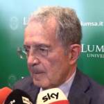 Ucraina, Prodi: “Assistiamo a una guerra mondiale a pezzi, necessaria una difesa europea comune”