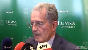 Ucraina, Prodi: “Assistiamo a una guerra mondiale a pezzi, necessaria una difesa europea comune”
