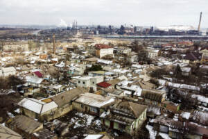 Mariupol, Kiev prepara evacuazione civili da Azovstal di Mariupol. Biden a Congresso Usa: “Approvare fondi prima possibile”. Lavrov: “Non siamo in guerra con la Nato”