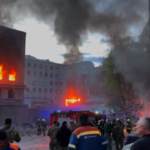 Ucraina: missili russi su Kiev durante visita Guterres, gli edifici in fiamme