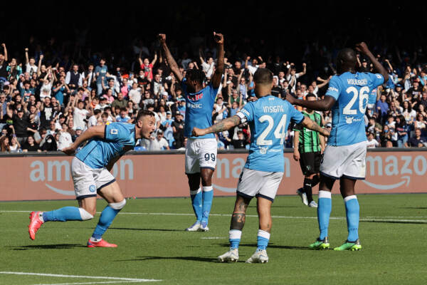 Serie A, il Napoli domina il Sassuolo, 6-1 con 4 gol nei primi 20 minuti