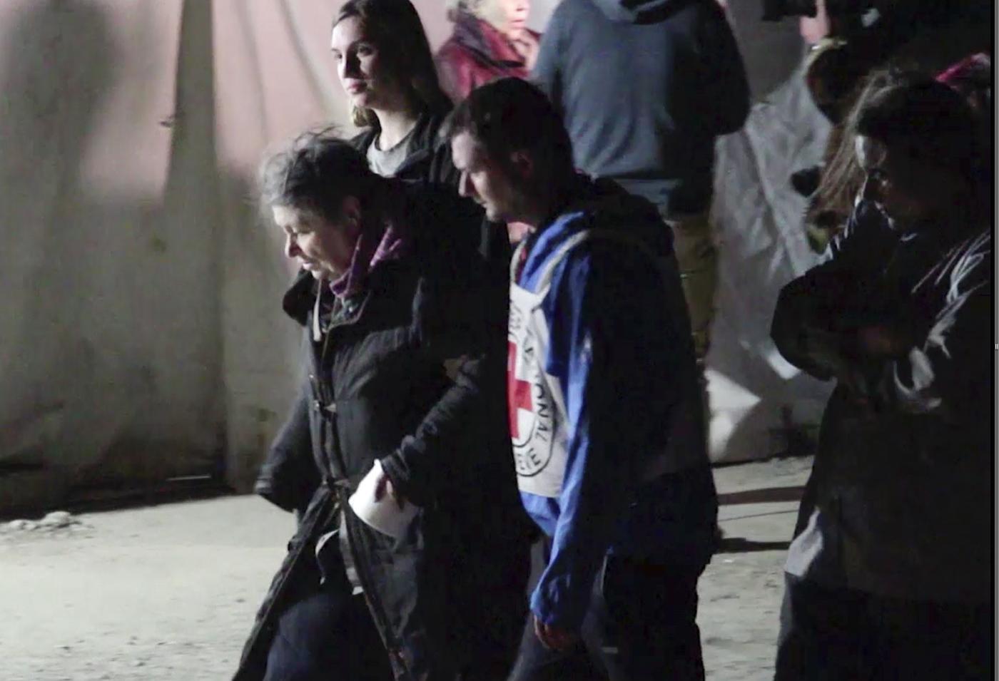 Ucraina: 100 civili evacuati dall’acciaieria Azovstal. Pelosi a Kiev da Zelensky Ucraina: 100 civili evacuati dall’acciaieria Azovstal. Pelosi a Kiev da Zelensky