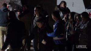Ucraina: primi civili evacuati da acciaieria Azovstal assediata a Mariupol