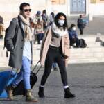 Covid: per molti è difficile l’addio alla mascherina. Psichiatri: “Molti sono insicuri e provano ansia”