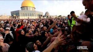 Gerusalemme, i musulmani palestinesi celebrano la festa Eid Al Fitr