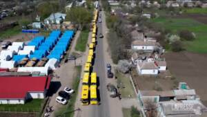 Ucraina, in un video pubblicato dalla Russia l’evacuazione dei civili da Mariupol