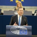 Ue, Draghi a Eurocamera: “Serve federalismo pragmatico, riformiamo Trattati e via veti”