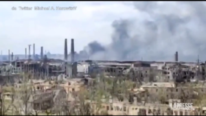 Ucraina, Mariupol: il bombardamento russo sull’acciaieria