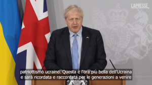 Boris Johnson al Parlamento ucraino cita Churchill: “La vostra ora migliore”
