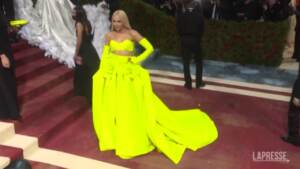 I look dei vip al Met Gala: sfilata sul ‘red carpet’