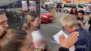 Ucraina, i civili evacuati dall’acciaieria di Azovstal arrivano a Zaporizhzhia
