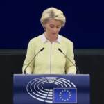 Ucraina, von der Leyen: “Embargo Ue del petrolio russo”