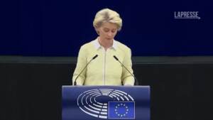 Ucraina, von der Leyen: “Embargo Ue del petrolio russo”