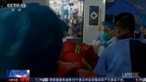 Cina, edificio crollato: donna estratta viva dopo sei giorni sotto le macerie