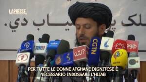 Afghanistan: talebani impongono burqa alle donne: “Chi non lo mette deve essere segnalata e punita”