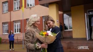 Ucraina, Jill Biden in visita a sorpresa, incontro con la first lady: gli scatti