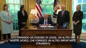 Ucraina: Biden firma legge per accelerare aiuti militari a Kiev