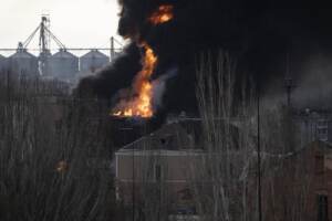 Guerra Ucraina Russia, Odessa sotto attacco: distrutta raffineria di petrolio