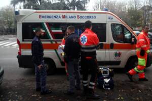 Paura in metro a Milano, brusca frenata di un convoglio: feriti