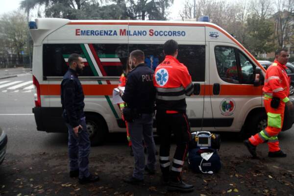 Paura in metro a Milano, brusca frenata di un convoglio: feriti