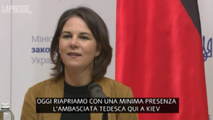 Ucraina, Baerbock: “Dovrebbe diventare membro Ue ma no scorciatoie”