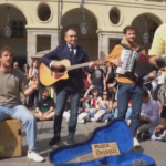 Eurovision: flash mob degli Eugenio in via di Gioia a Palazzo di Città