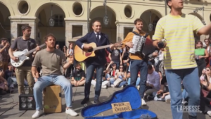 Eurovision: flash mob degli Eugenio in via di Gioia a Palazzo di Città