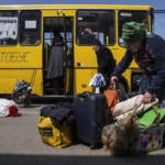 Ucraina, Assalto ad acciaieria Mariupol: fiamme. Attacco hacker russi a siti italiani Difesa e Senato. Zelensky: “La guerra finirà quando riprenderemo i nostri territori e la libertà”