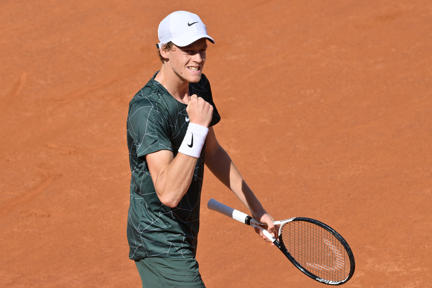 Sinner per la prima volta ai quarti a Roma, ora sfida Tsitsipas